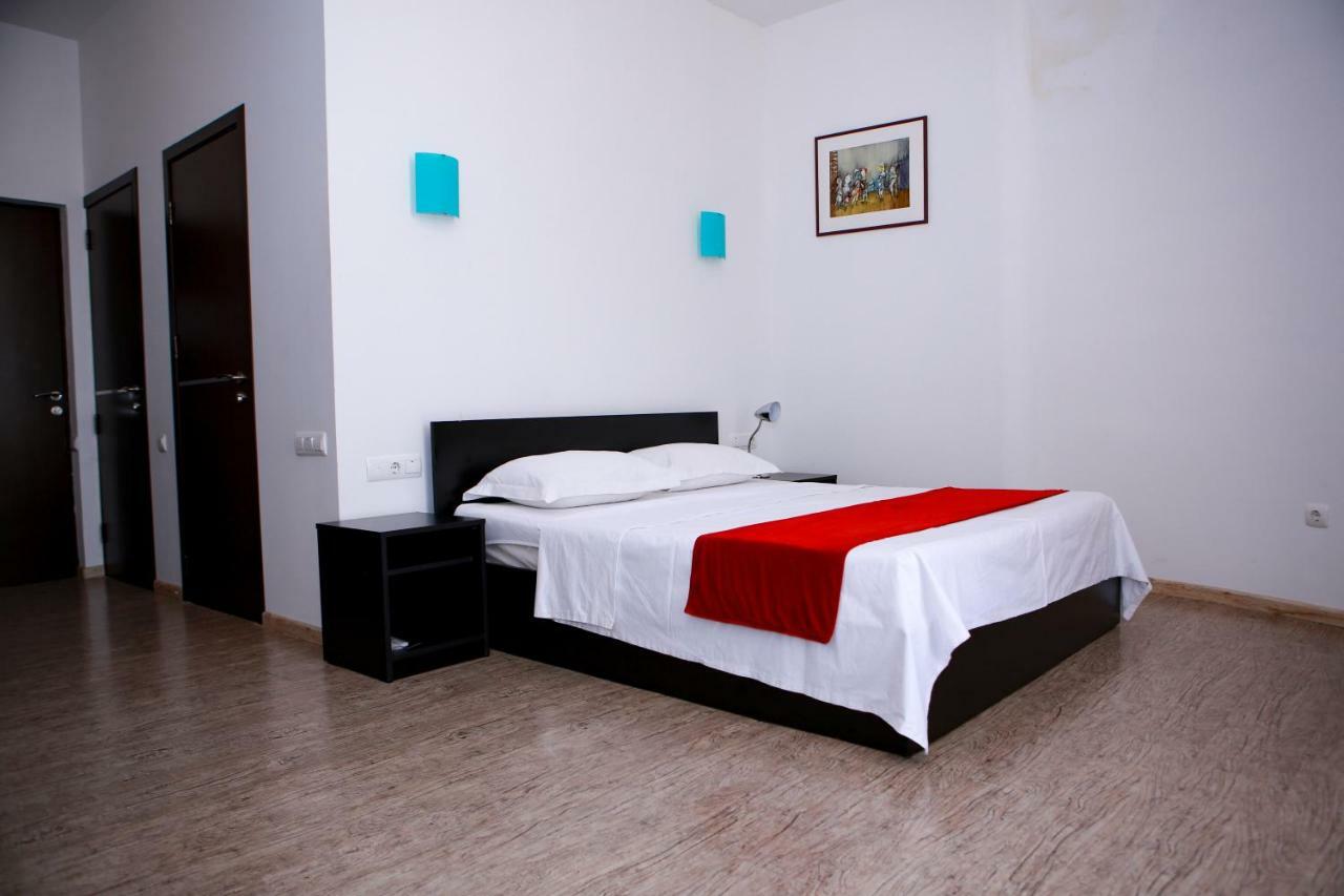 Ossanna Hotel เยเรวาน ภายนอก รูปภาพ